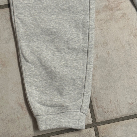 New Lululemon Loungeful HR Jogger in heathered gray - Picture 4 of 16